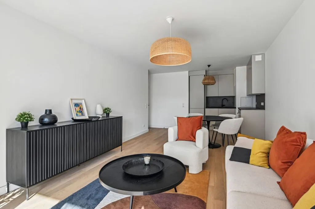 Séjour - Appartement Luxe avec Loggia à Pantin