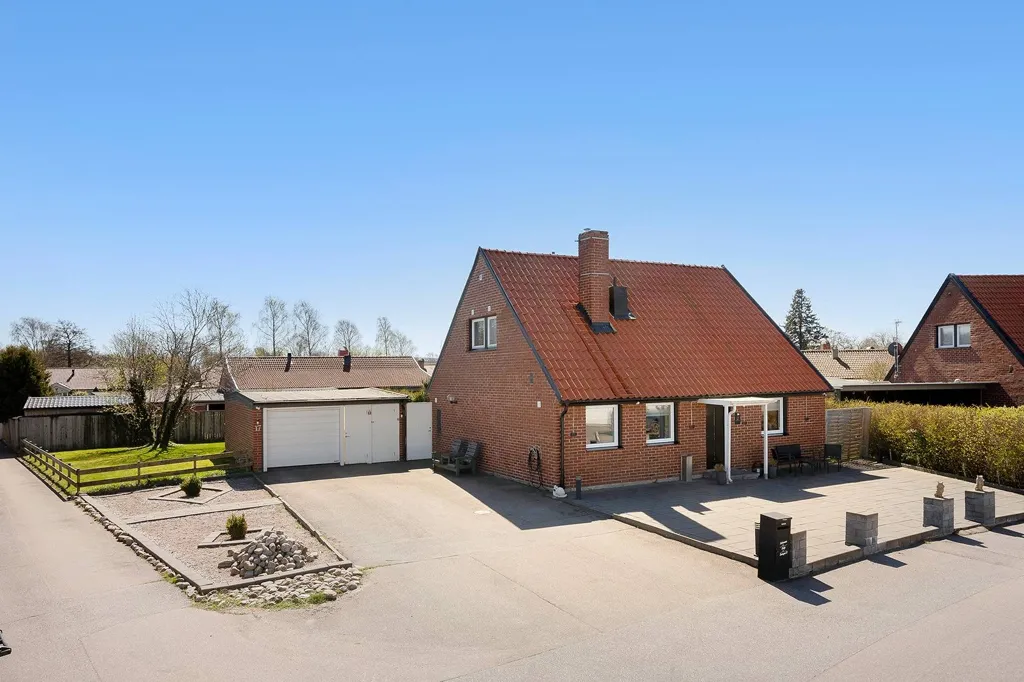 Välivaade - Classical Brick Villa with Garden in Gustavsfält