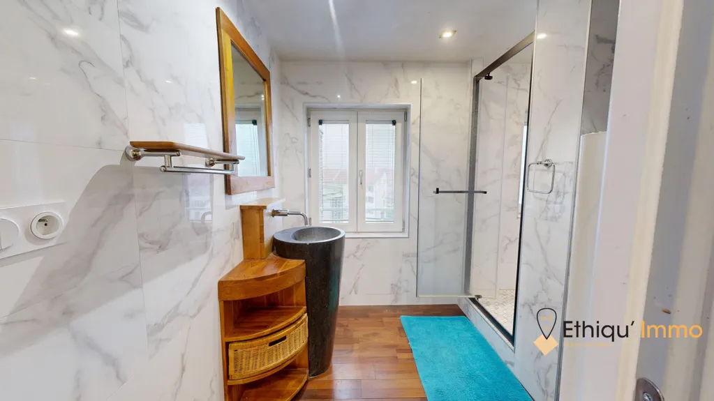 Salles de bain - Appartement Lumineux avec 2 Chambres à Strasbourg