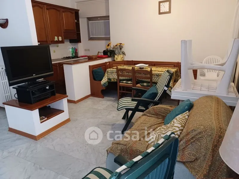 Elutuba - Rear-Adjoining Villa with Garden in Ameglia