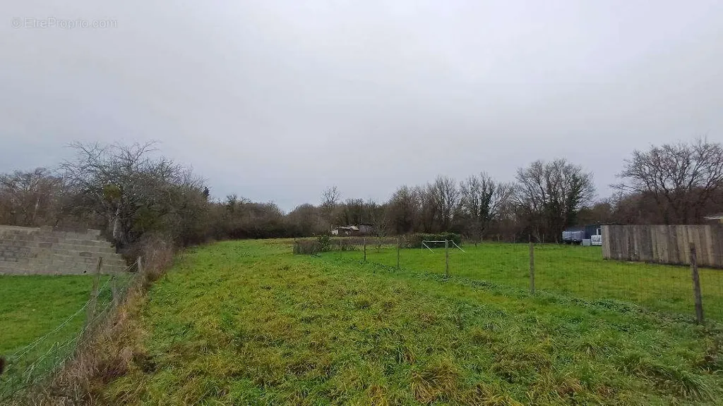 Terrain à Celon