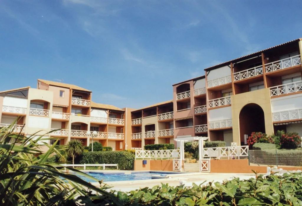 Bassein - Pavilion with Terrace and Pool in St Pierre la Mer