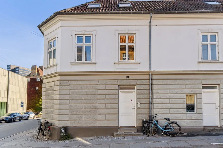 Välivaade - Corner Property with Garden Access in Frederiksbjerg