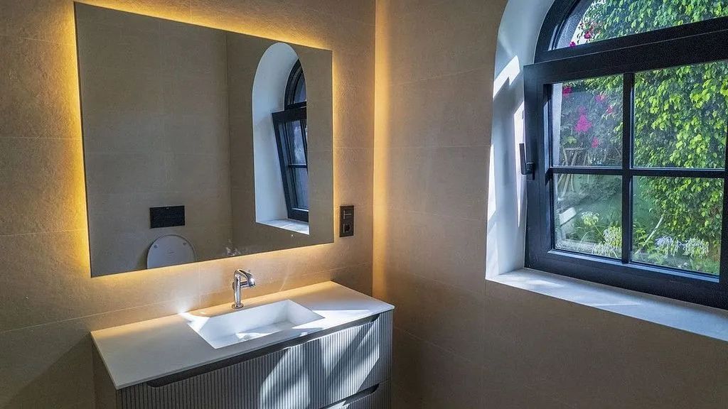 Bathrooms - Chalet with Pool and Terrace in Sotogrande
