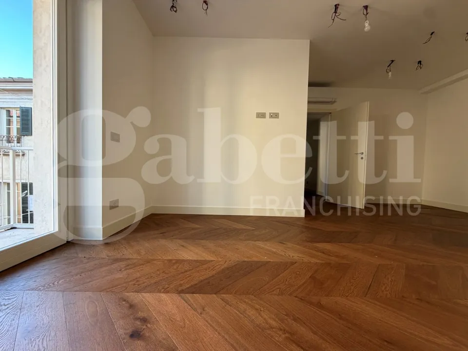 Pièces - Quadruplex with Central Location in Brescia