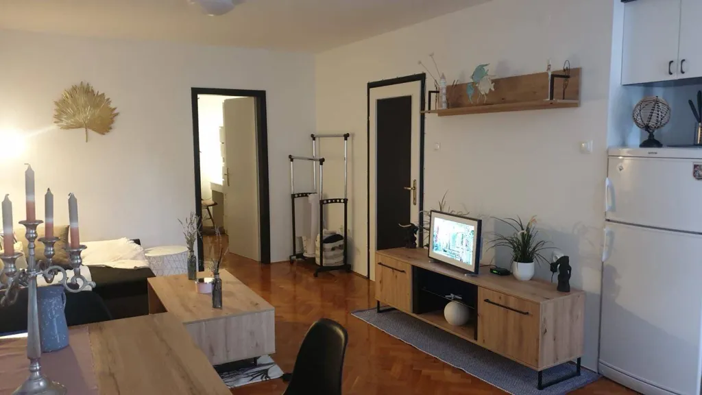 Soggiorno - Two-Bedroom Apartment with Balcony in Pakoštane