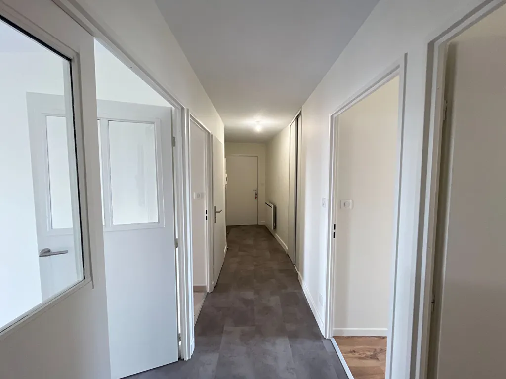 Hallway - Apartment with South-Facing Terrace in Blagnac