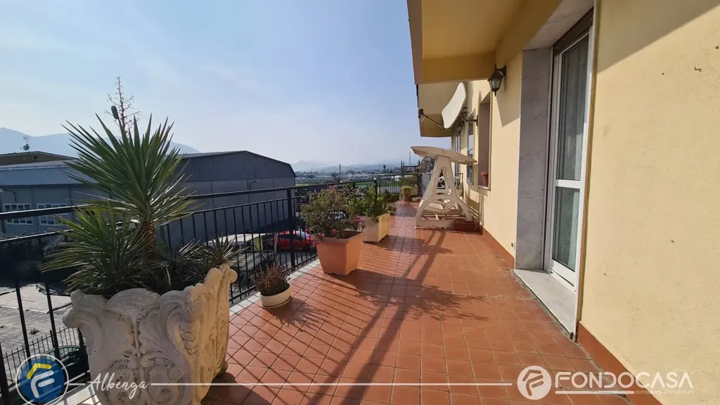 Terrass - Spacious Apartment with Large Terrace in Albenga
