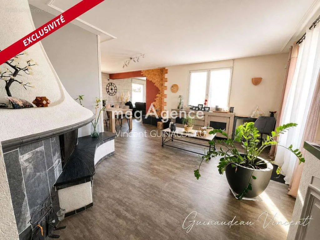 Living Room - Pavilion with Spa in La Romagne