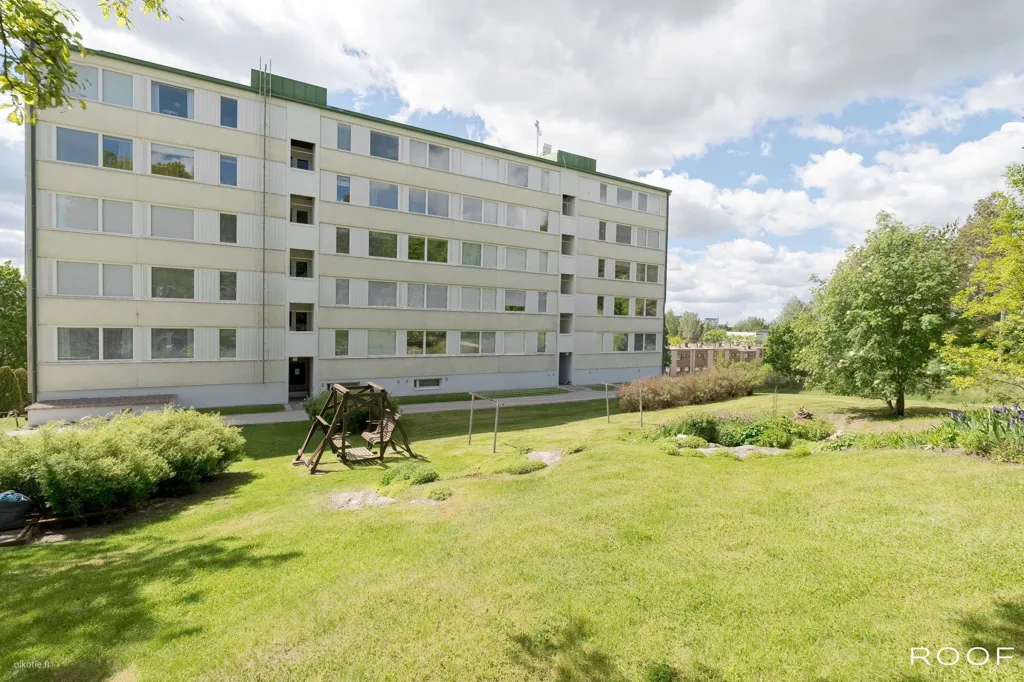 Aed - Bright Apartment with Balcony in Salo