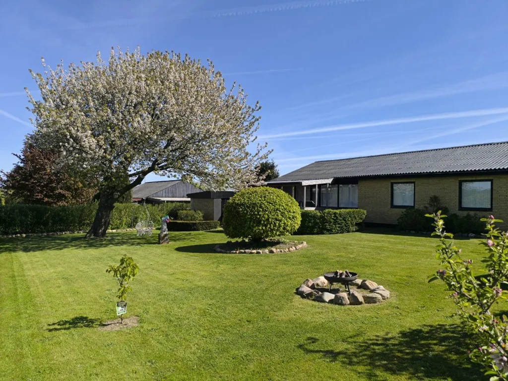 Jardin - Maison 5 pièces à Langå