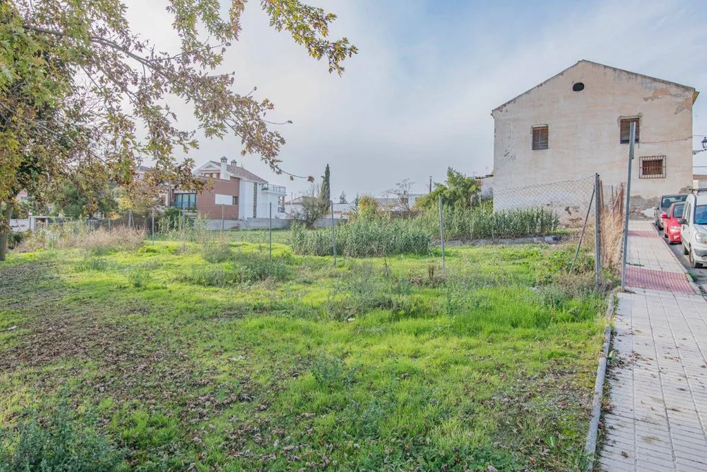 Giardino - Development Land in Peligros Centre