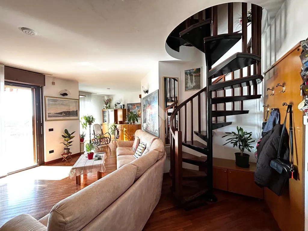 Séjour - Four-Room Apartment with Pool in Settimo Milanese