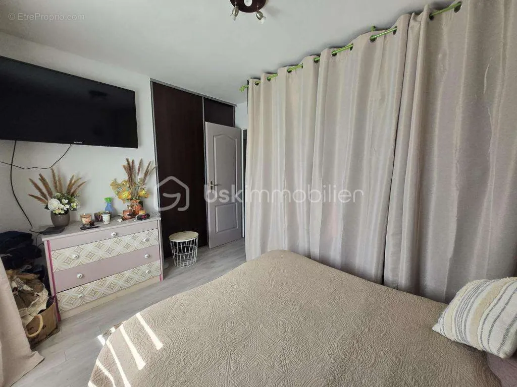 Magamistoad - Single-Storey House with Terrace in Cuffy