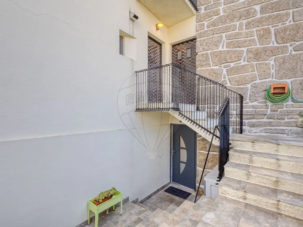 Pièces - Rehabilitated Bi-Family House in Matosinhos