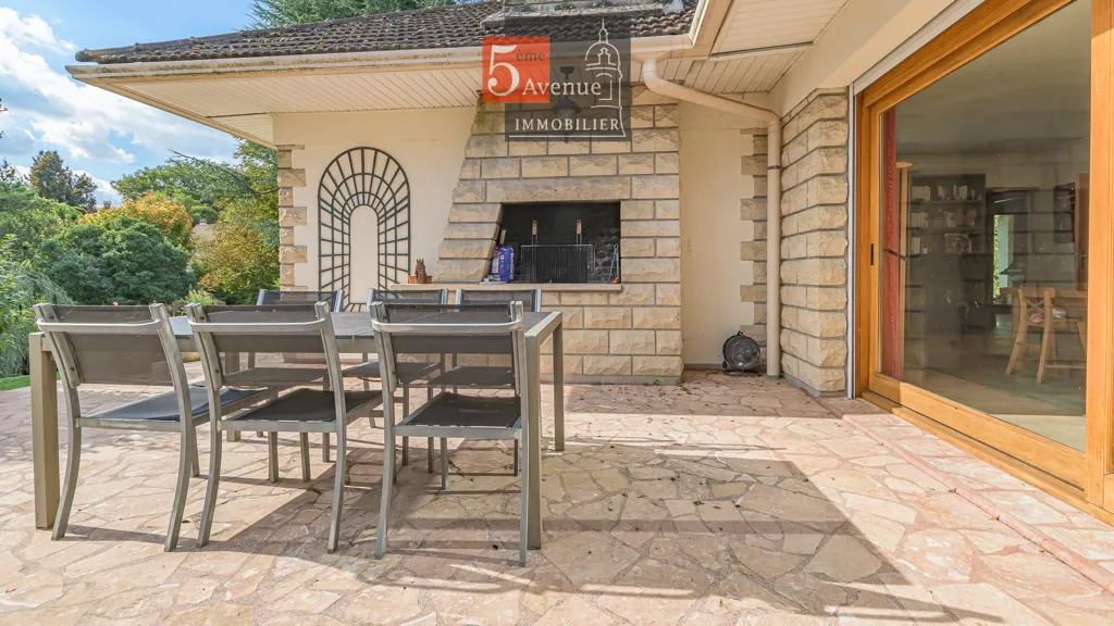 Terrasse - Maison de plain-pied avec jardin et dépendances à Senlis