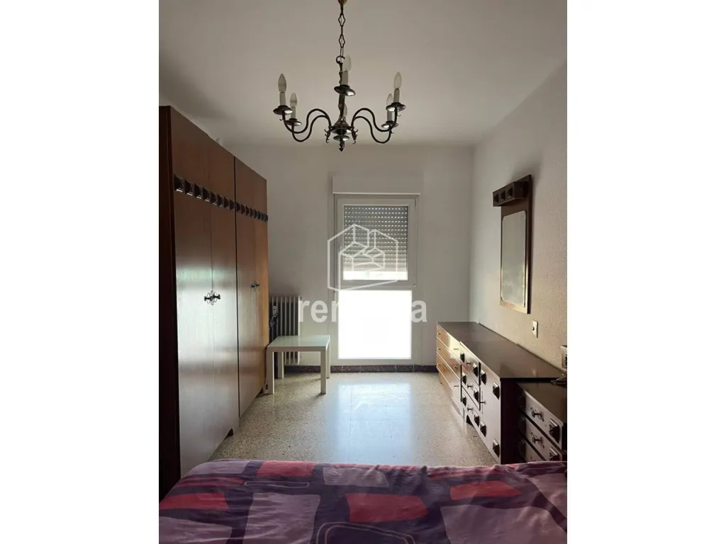 Magamistoad - Spacious Flat with Balcony in Instituts