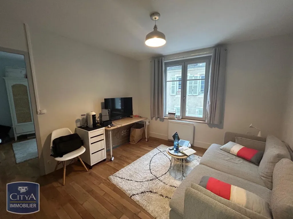 Soggiorno - Charming 2-Bedroom Apartment in Châteauroux