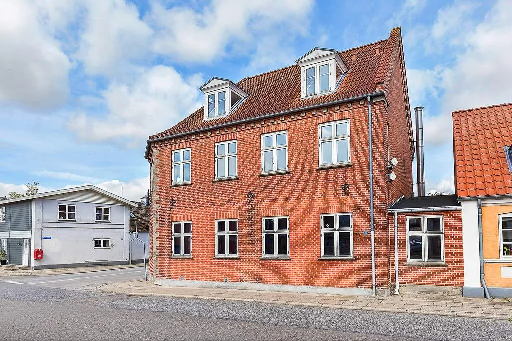 Välivaade - 3-Bedroom Flat with Shared Garden in Fårup