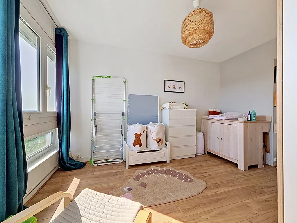 Chambres - Appartement Rénové avec Balcon à Rueil Malmaison