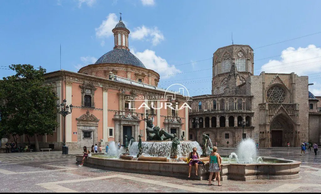 Commercial Premises with Patio in Valencia