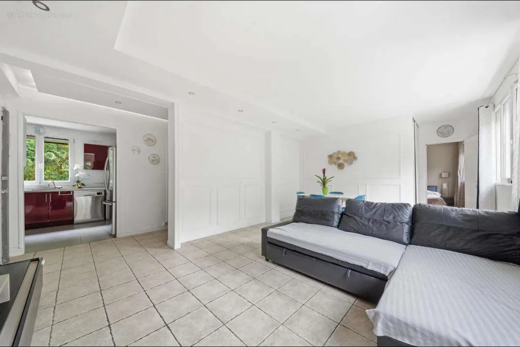Séjour - Appartement Traversant avec Cave à Thiais