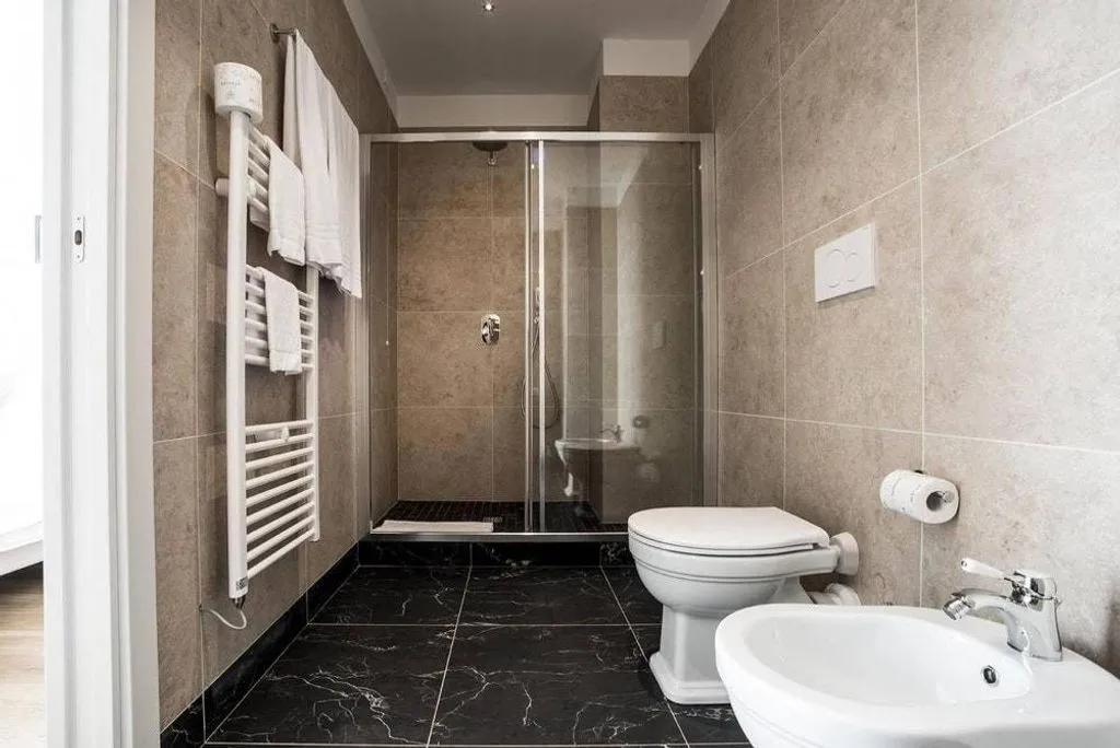 Vannitoad - 18-Bedroom Apartment with Panoramic Views in Florence