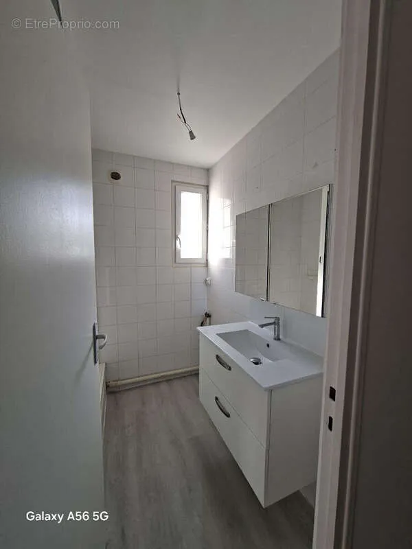 Badezimmer - Apartment with Private Garden in La Valette-du-Var