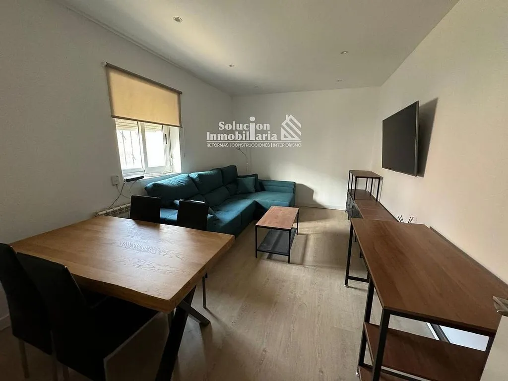 Elutuba - Reformada Semi-Detached House in Bus Station Area