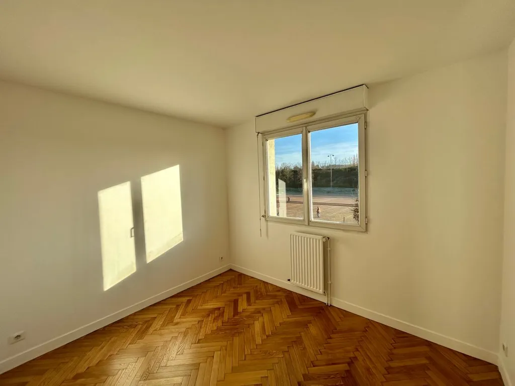 Stanze - Bright 3-Bed Apartment with Balcony in Palaiseau
