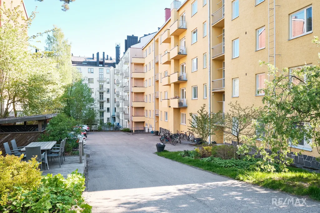 Aed - Modern Flat with Garden Access in Munkkiniemi