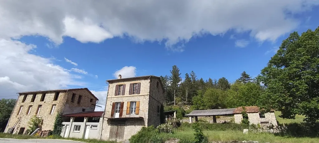 Extérieur - Domaine avec Moulin et 17 Hectares à Barrème