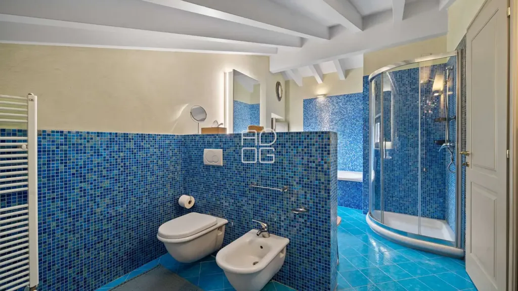 Bathrooms - Historic Palazzo Apartment in Lonato