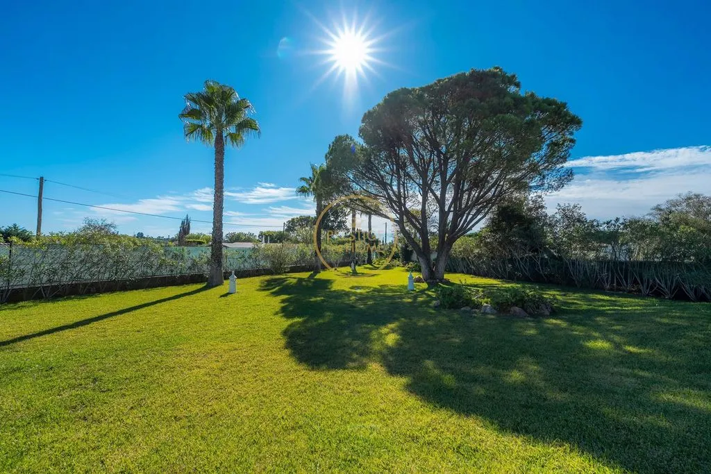 Aed - Luxury Villa with Pool in Quarteira
