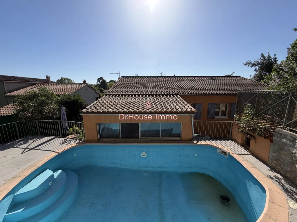 Piscine - Maison avec Piscine et Garage à Salindres