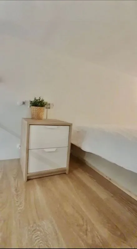 Magamistoad - Furnished Studio with Balcony in Embajadores