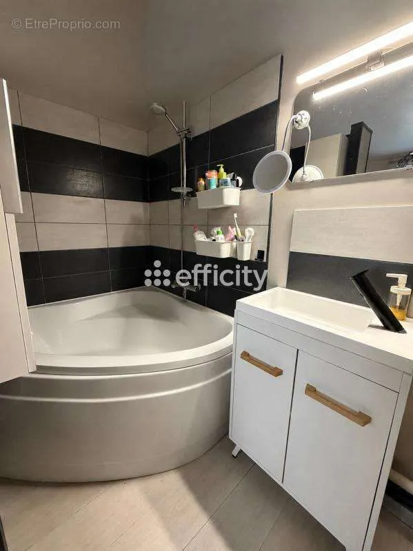 Vannitoad - Renovated Semi-detached Flat in Meurchin