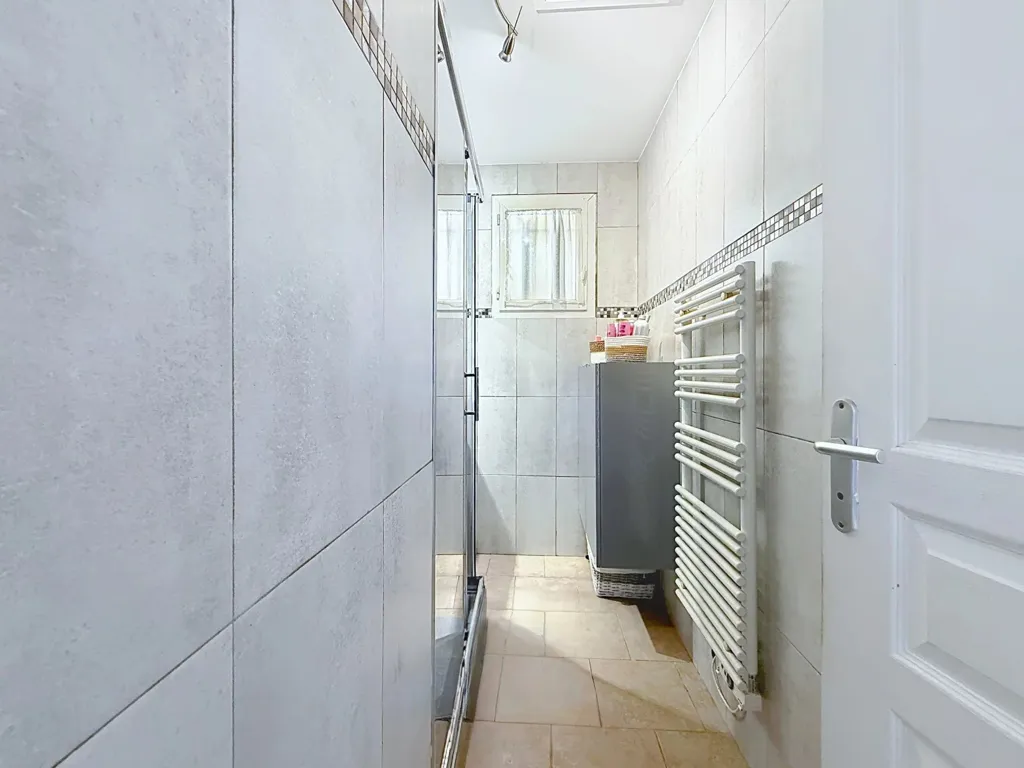 Bathrooms - 5-Bedroom Villa with Pool in Levens