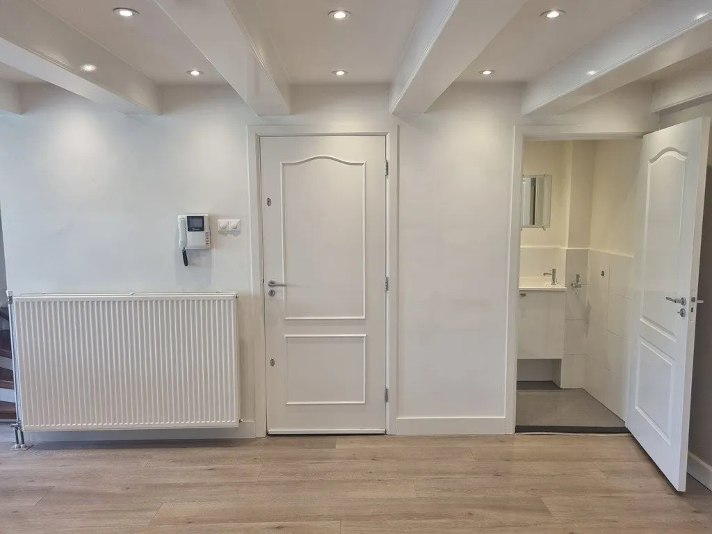 Hallway - Split-Level Maisonette with Canal View in Jordaan