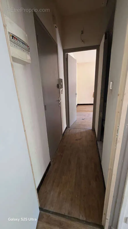 Esik - F2 Apartment for Renovation in Centre Ville