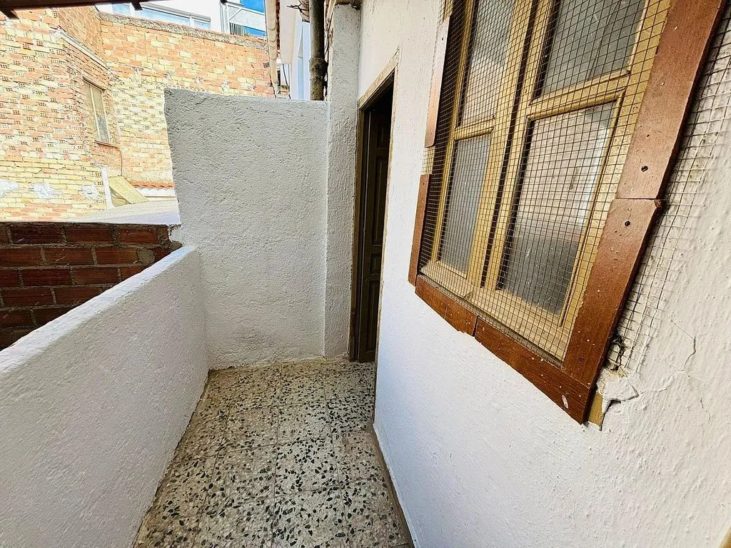 Balcon - Semi-detached House for Renovation in Calicasas