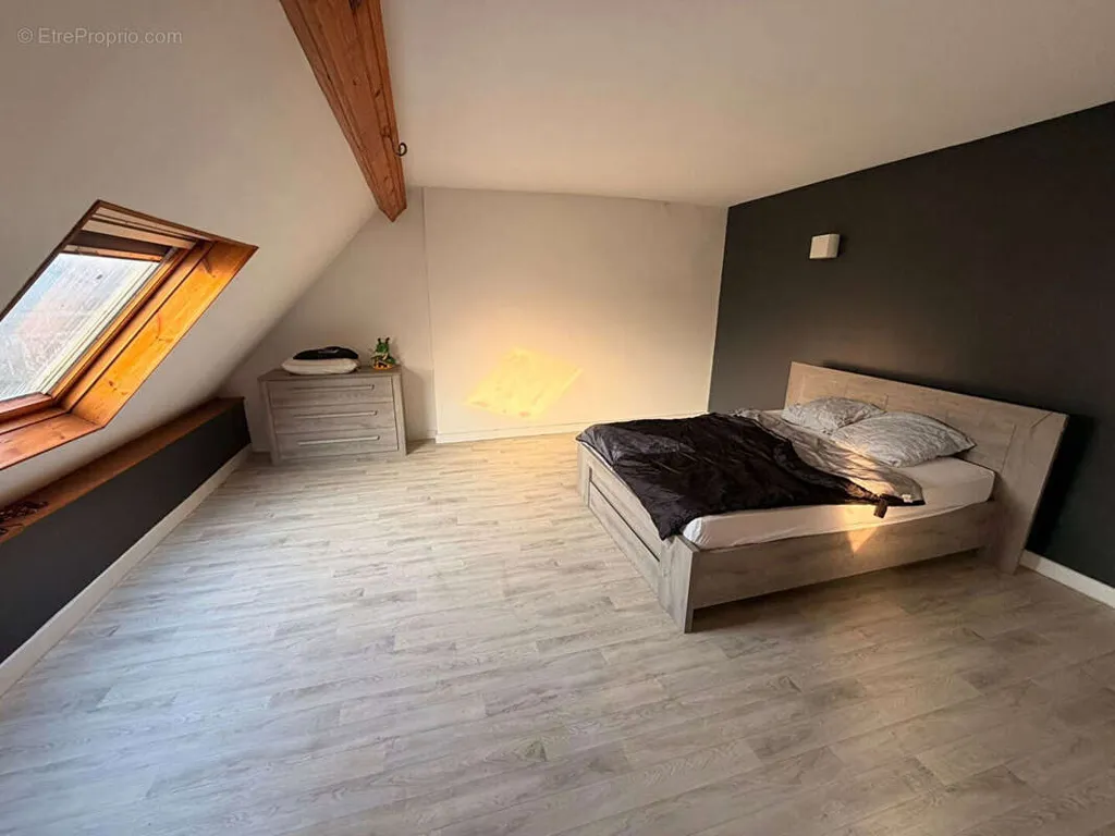 Chambres - Maison 6 pièces à Raismes