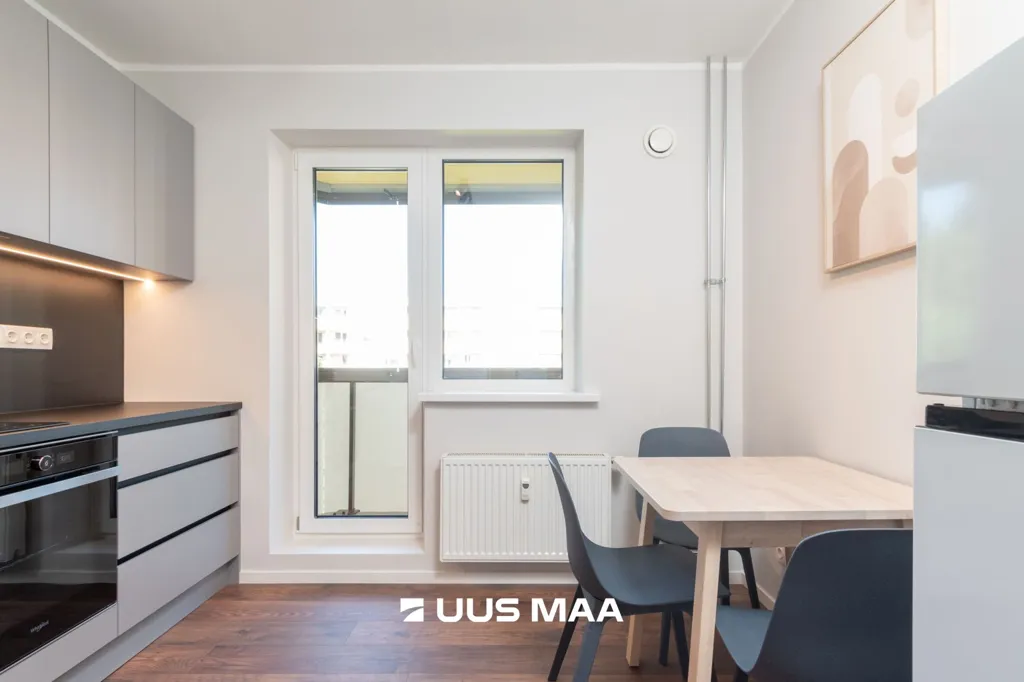 Cucina - Renovated Apartment with Balcony in Loo