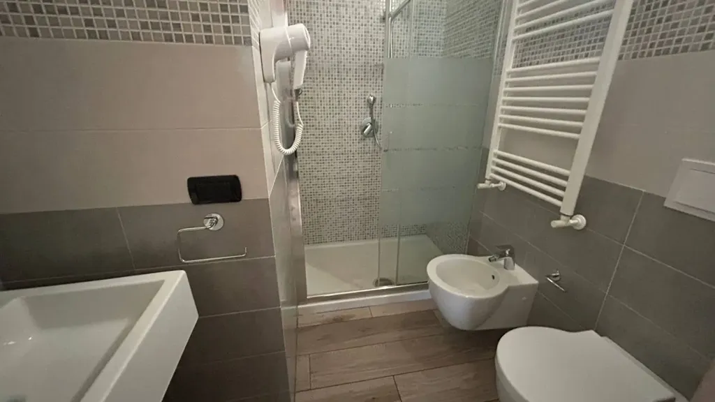 Vannitoad - Luxury Apartment with Private Bathroom in Pisa