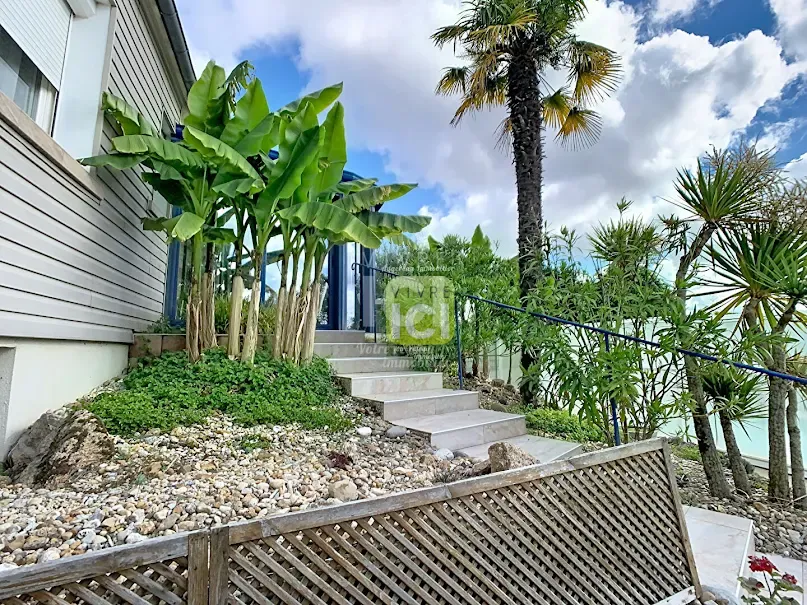 Terrasse - Maison de 7 Pièces avec Piscine à Cholet