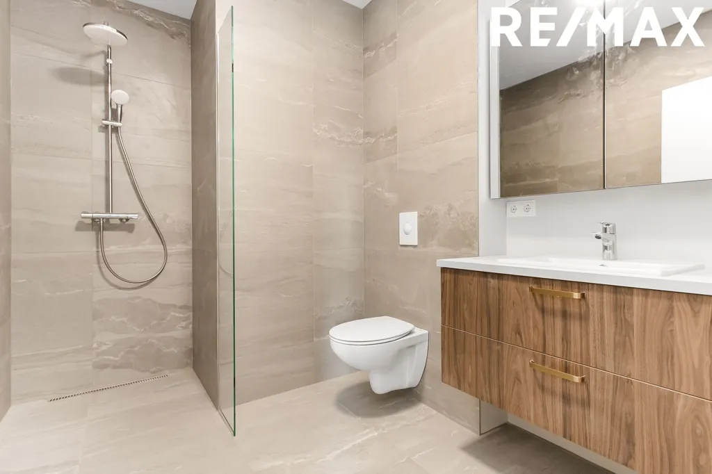 Bathrooms - 3-room apartment in Hafnarfjörður