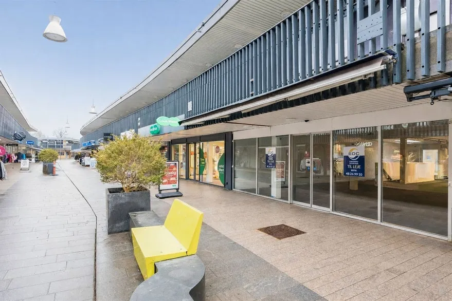 Välivaade - Retail Space with Prominent Facade in Egedal Centret