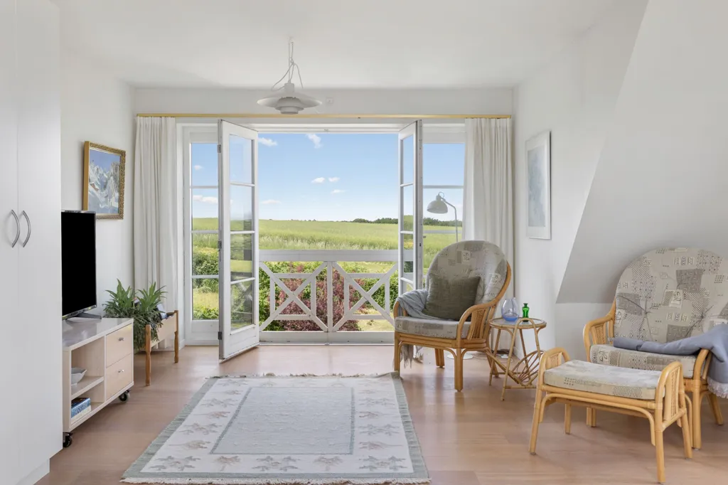 Elutuba - Modern Villa with Scenic Views in Vig