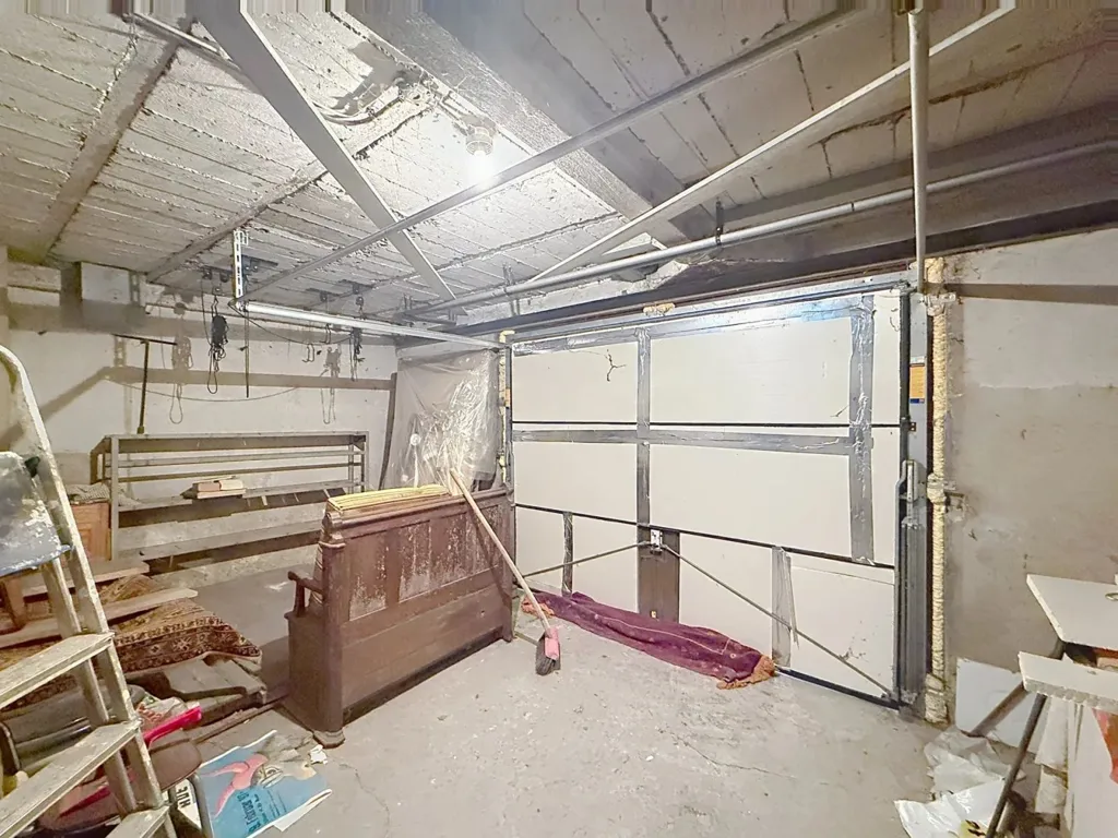 Garage - Maison de Ville à Rénover au Centre de Diekirch