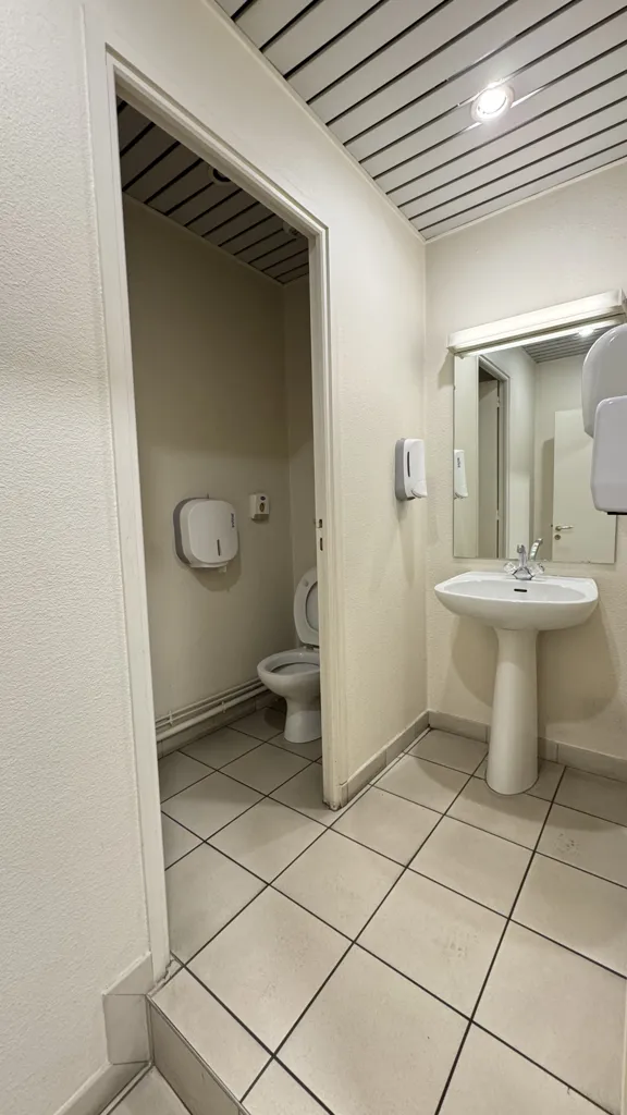 Salles de bain - Immeuble avec Surface Commerciale à Saint-Étienne